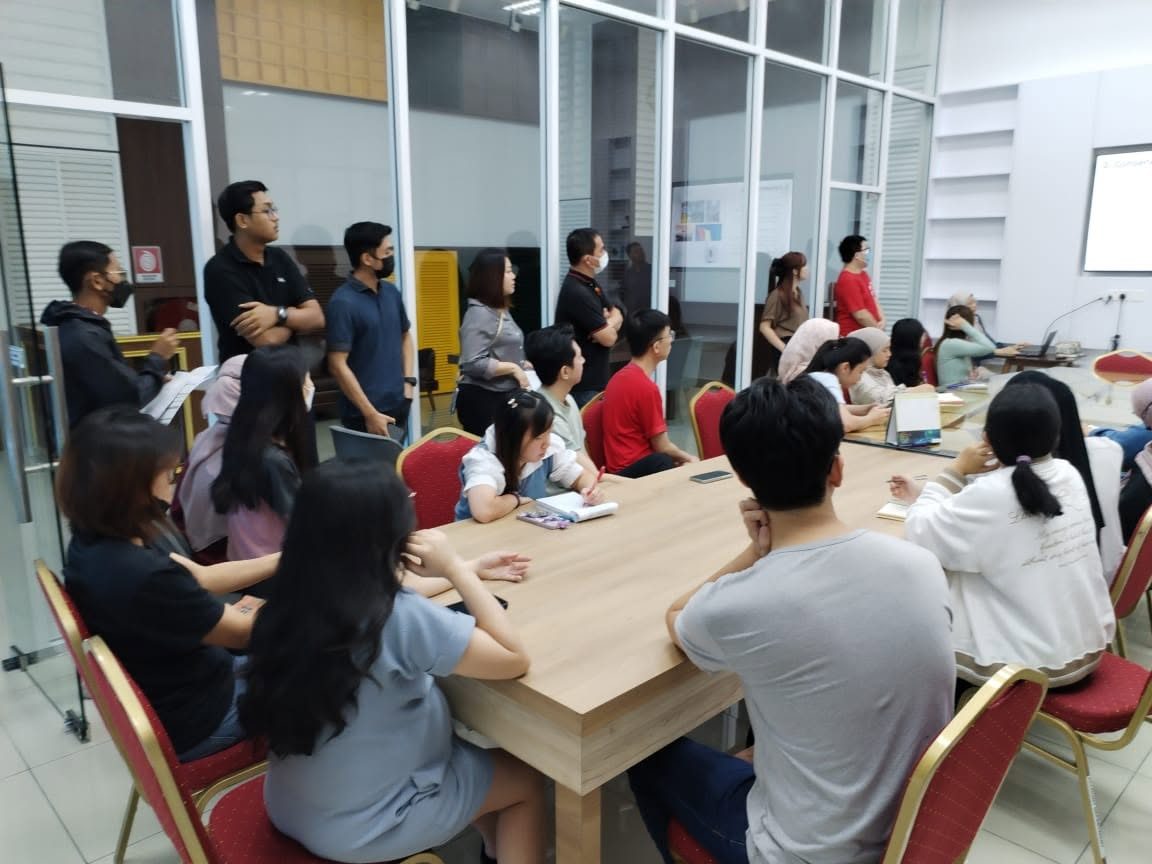 Yummies Food employees working in teams during the 5S initiative session